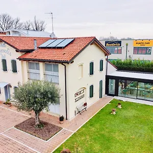 https://villa-myosotis-mirano.hotelinveneto.com