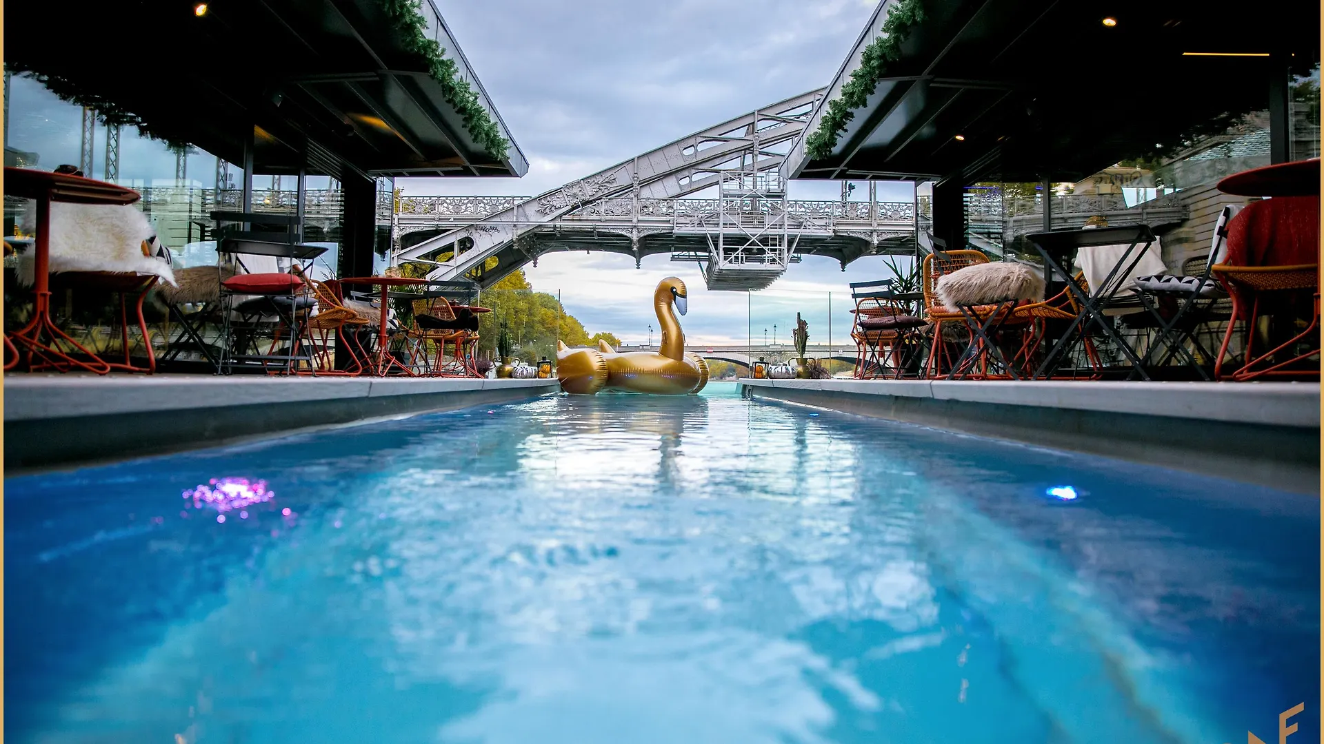 Hotel Off Paris Seine France