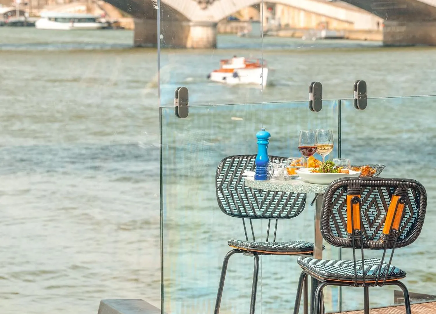 Hotel Off Paris Seine France